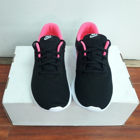 Nike - Picture 2 of 3